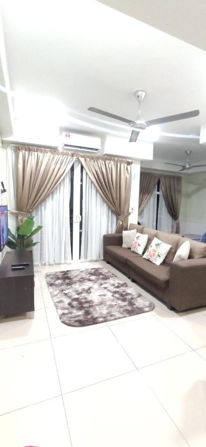 Dperdana -Dinies Pool,Wifi, Centre Of Kota Bharu, 4-5 Pax Apartment Exterior photo